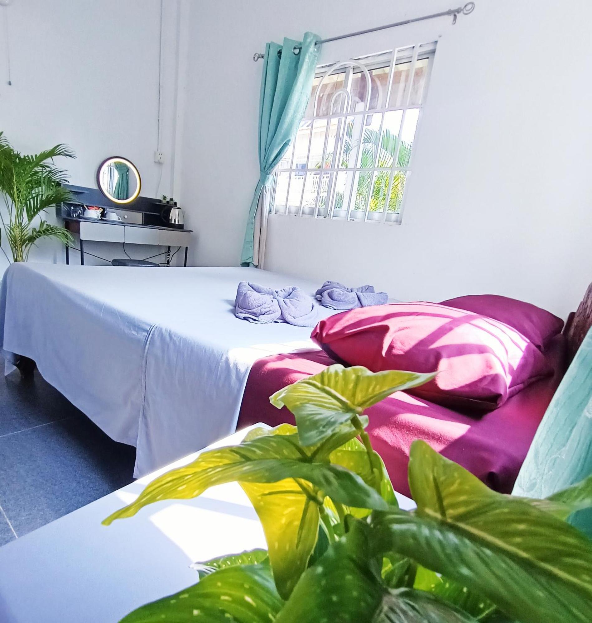 Sam'S Guesthouse M'Pai Bay เกาะรงสำลน ภายนอก รูปภาพ